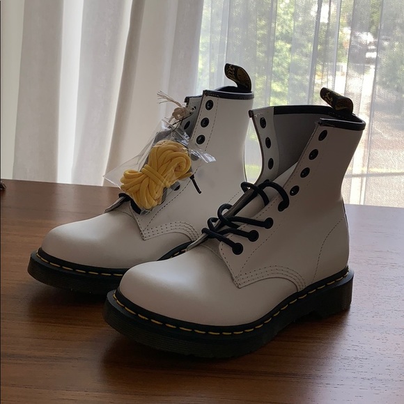 dr martens 11821